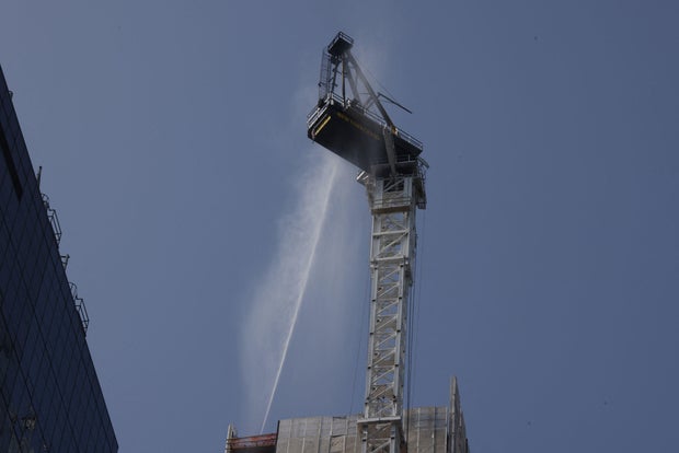 US-ACCIDENT-CRANE 