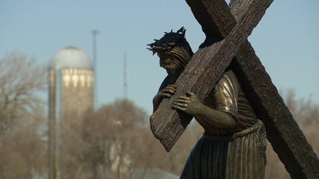 10p-pkg-fmn-vesta-crosses-wcco7klm-00-00-3121.jpg 
