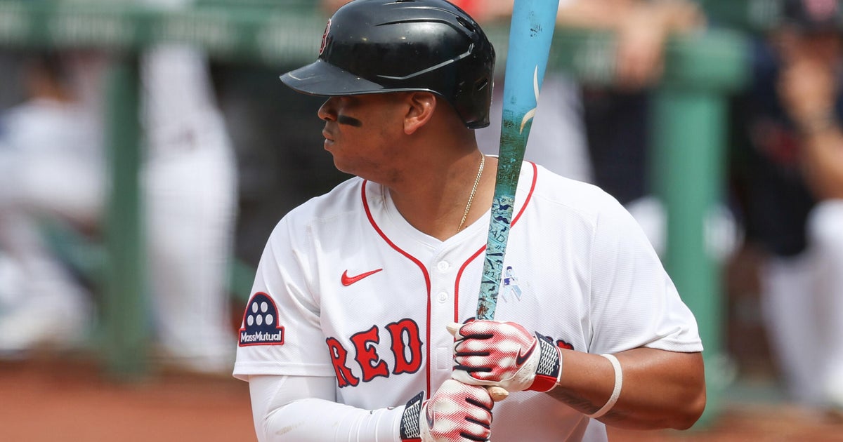 Devers trade leaves Red Sox fans furious. "They're just doing it for the money." 